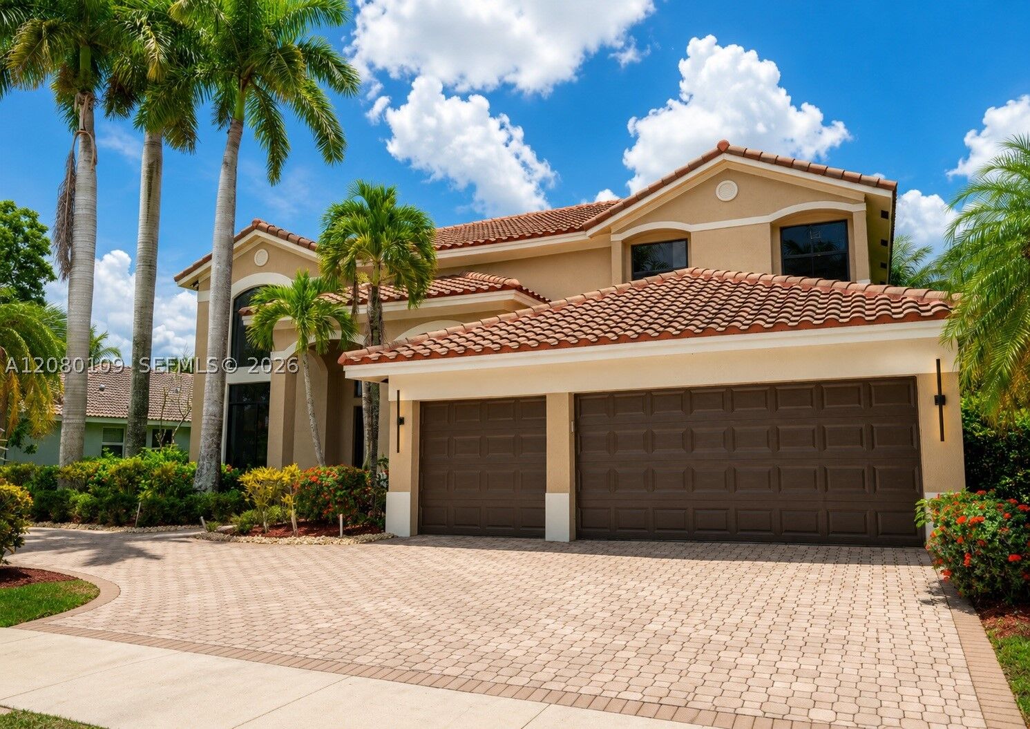 Property Photo: 1672 Victoria Pointe Cir FL 33327