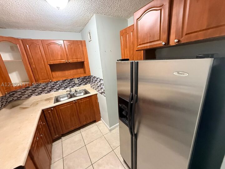 Property Photo:  525 W 69th St 106  FL 33014 