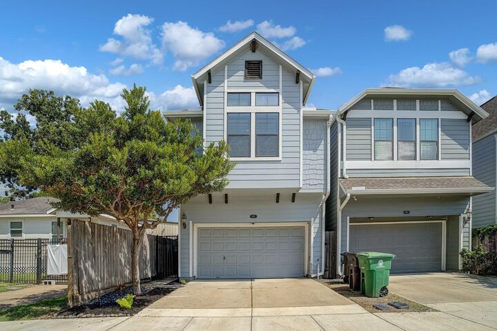 Property Photo: 829 W 20 Street TX 77008