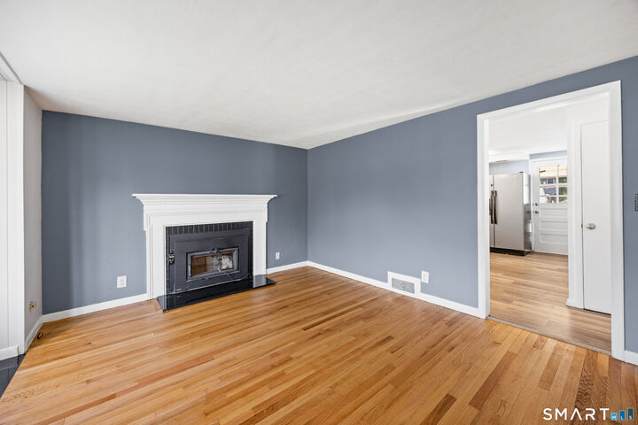 Property Photo:  39 Whiteside Street  CT 06111 