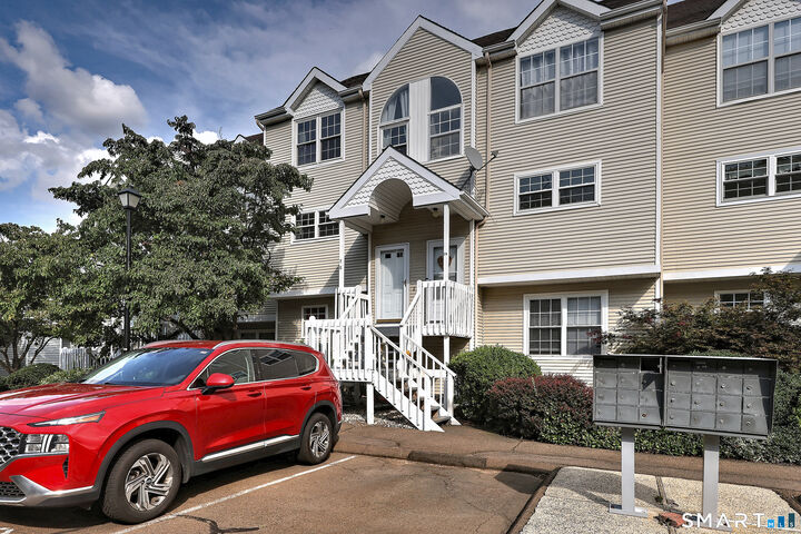 Property Photo:  2390 State Street 7I  CT 06517 