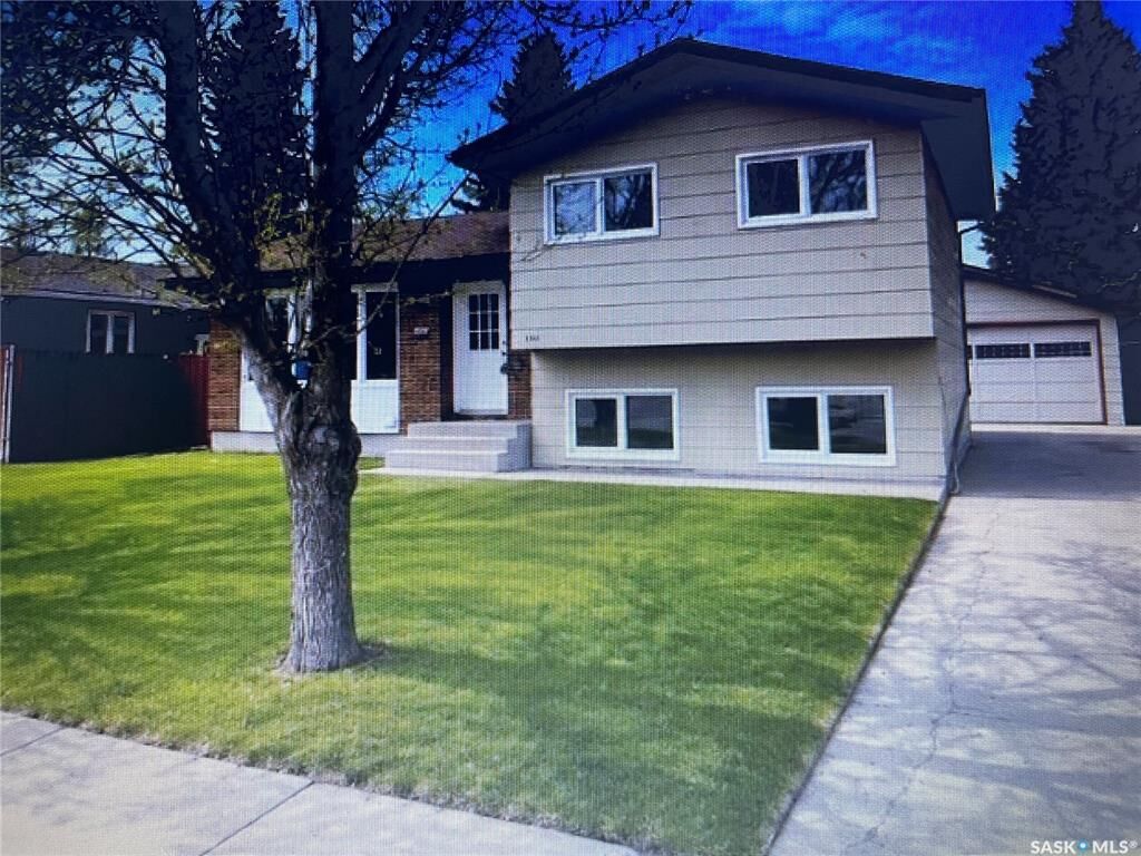 Property Photo: 1510 McKercher Drive SK S7H 5J9