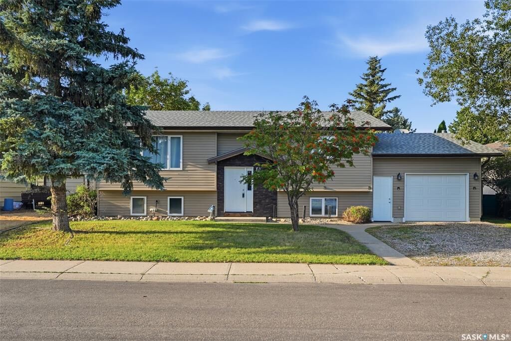 Property Photo:  525 Wilken Crescent W  SK S0K 4S0 