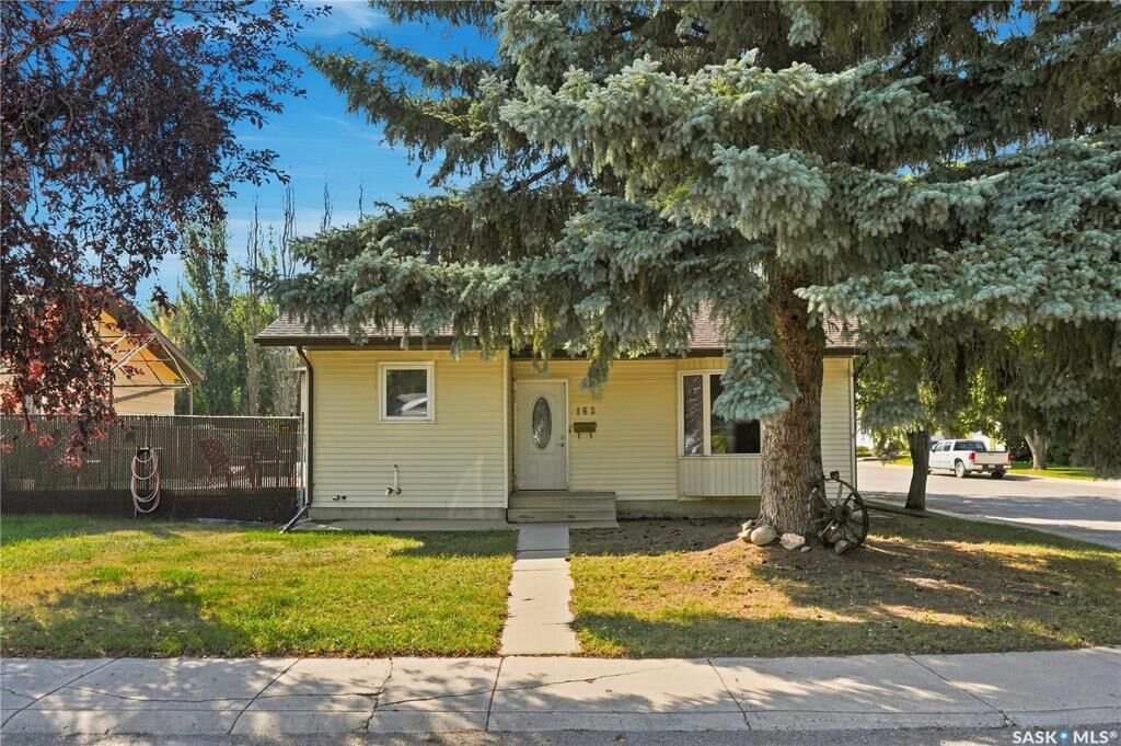 Property Photo:  163 Heggie Court  SK S7L 7B4 