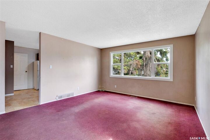 Property Photo:  3657 Diefenbaker Drive  SK S7L 4W1 