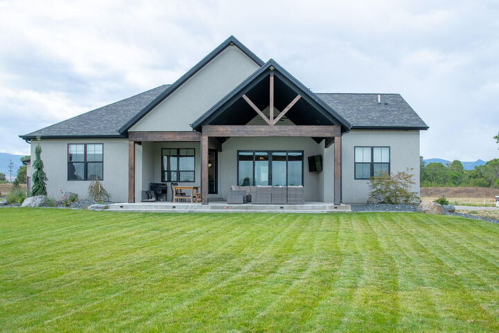 Property Photo: 5 Dundee Cove WY 82801