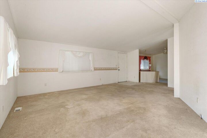 Property Photo:  35 Nuclear Ln  WA 99354 