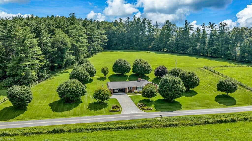 Property Photo: 201 Reno Road NC 28694