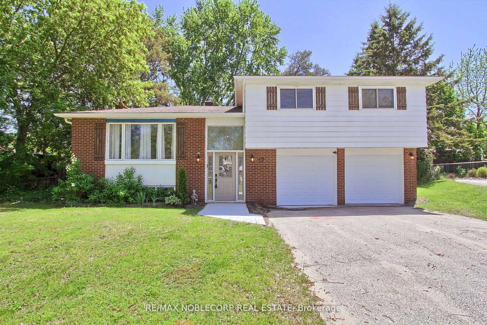 Property Photo:  17 Larkdale Crescent  ON L0M 1B0 
