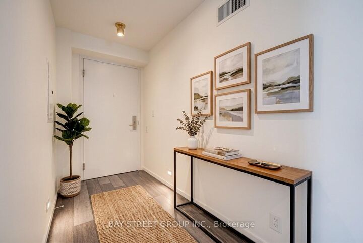 Property Photo: 5 St. Joseph Street 3905 ON M4Y 0B6
