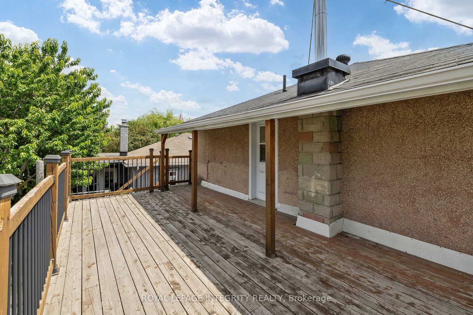 Property Photo:  1081 Kenaston Street  ON K1B 3P8 