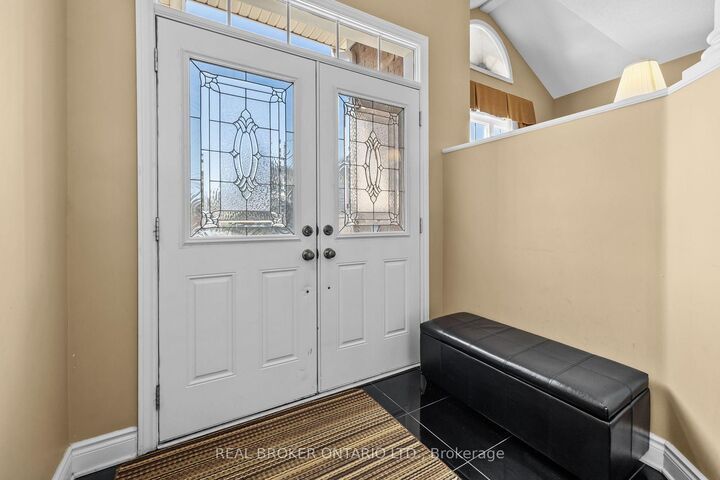 Property Photo:  204 Hillpark High Street  ON K1W 0B5 