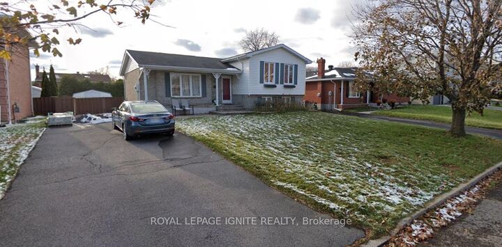 Property Photo:  810 Chelsea Crescent  ON K6H 6Y4 