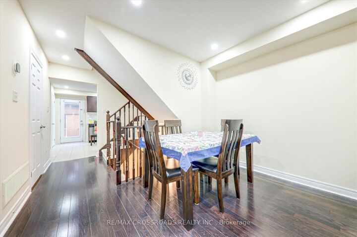 19 Kawneer Terrace — photo 1