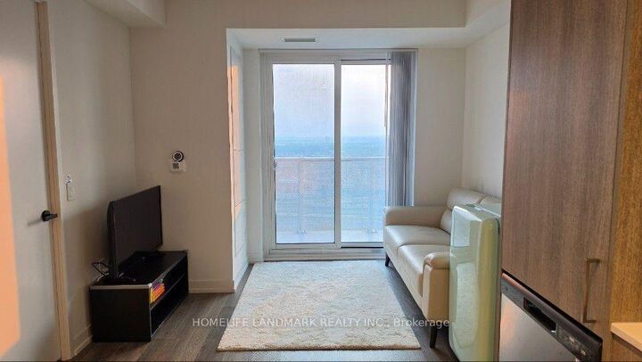 Property Photo:  195 Commerce Street 4007  ON L4K 0P9 