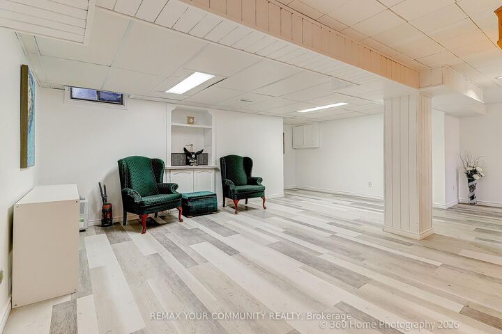 Property Photo:  4 Mayflower Street S  ON L1N 8B1 