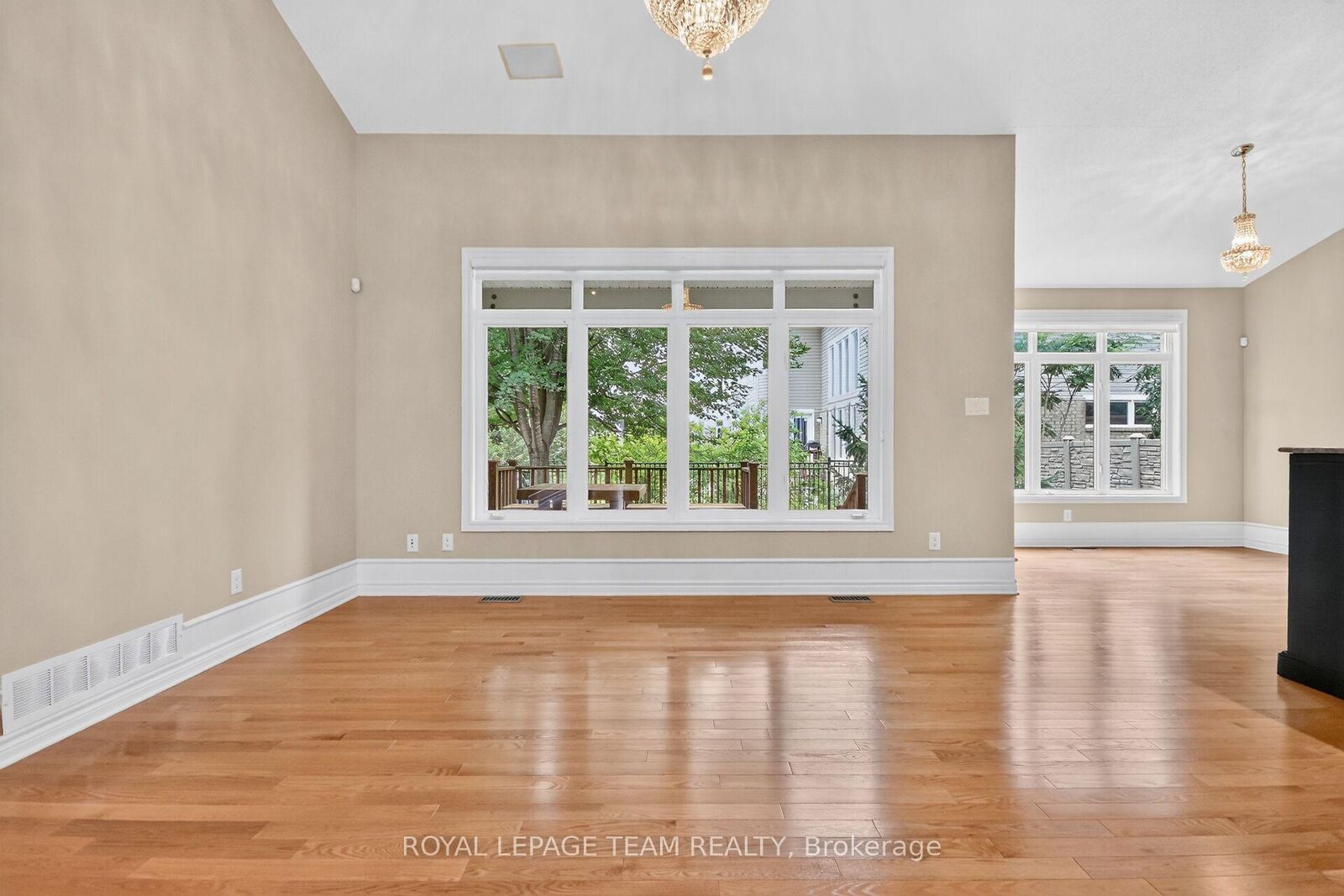 Property Photo:  201 Trailgate Street  ON K1V 0Z9 
