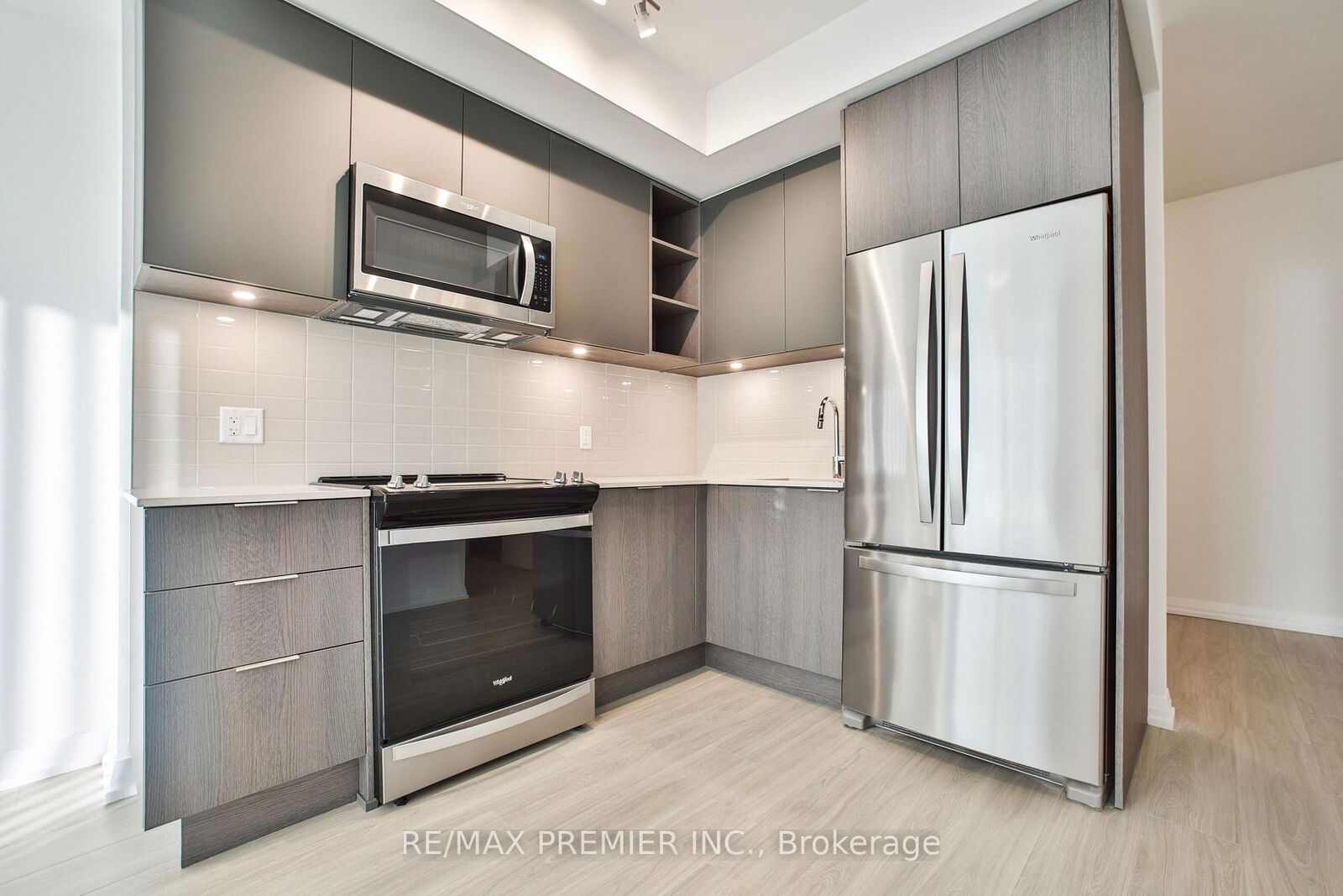 Property Photo:  25 Holly Street 502  ON M4S 0E3 