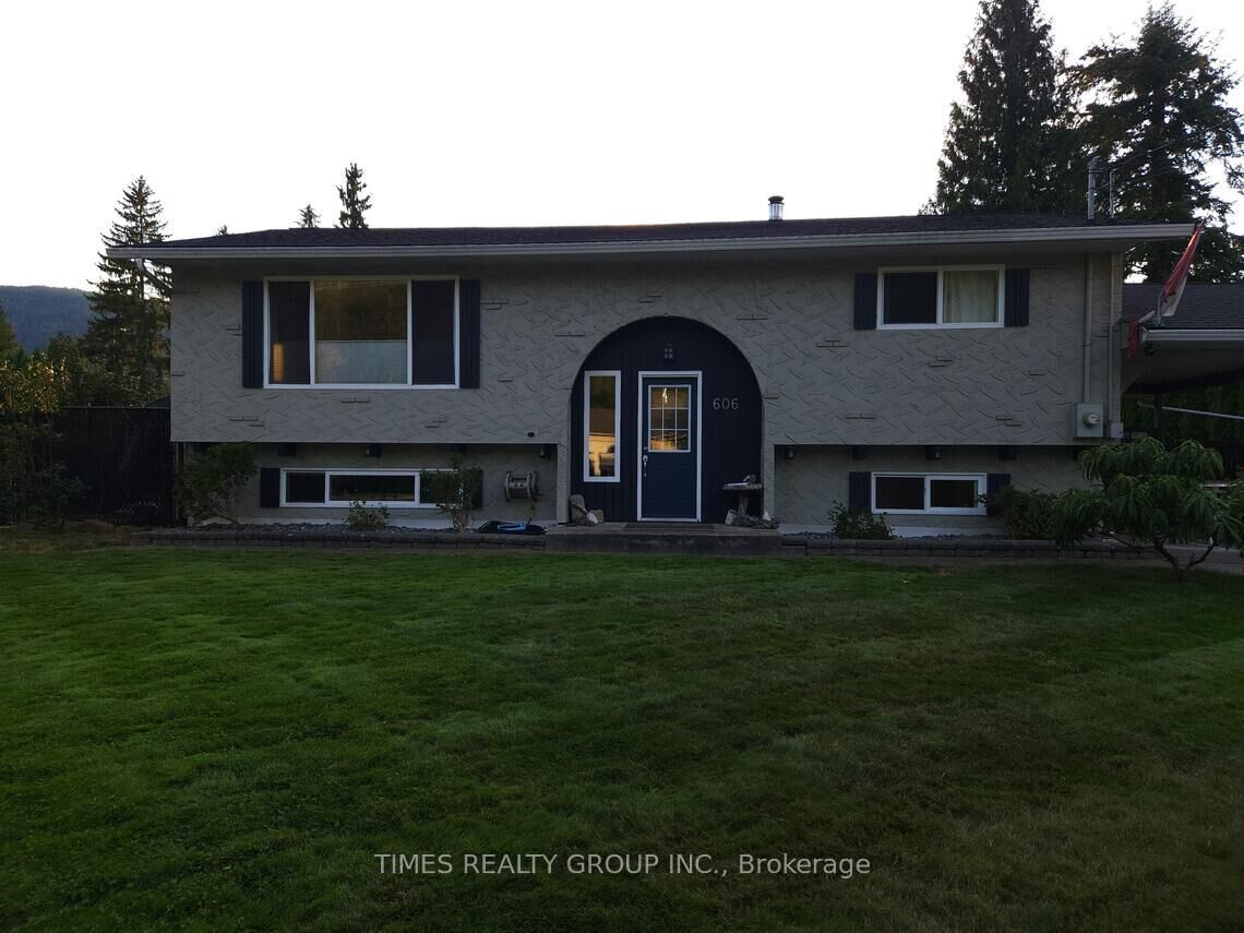 Property Photo:  606 Gillis Avenue  BC V0E 2V0 