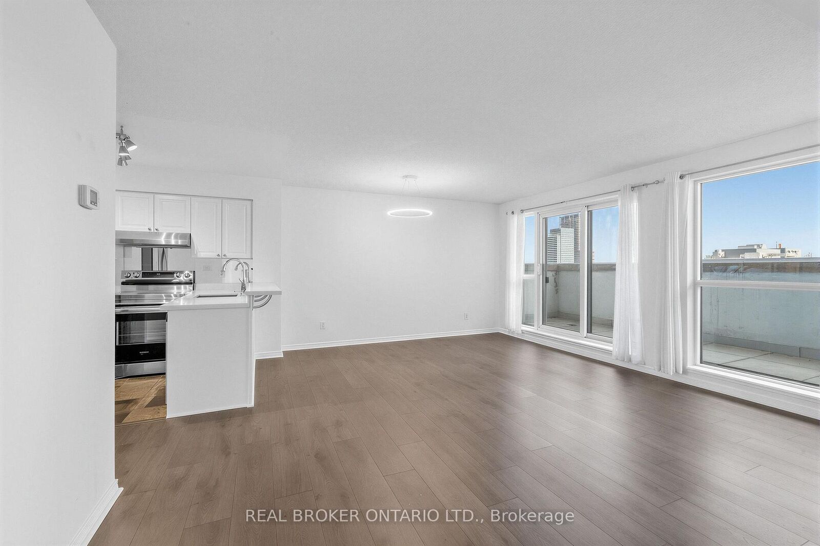 Property Photo:  230 King Street E 1720  ON M5A 1K5 