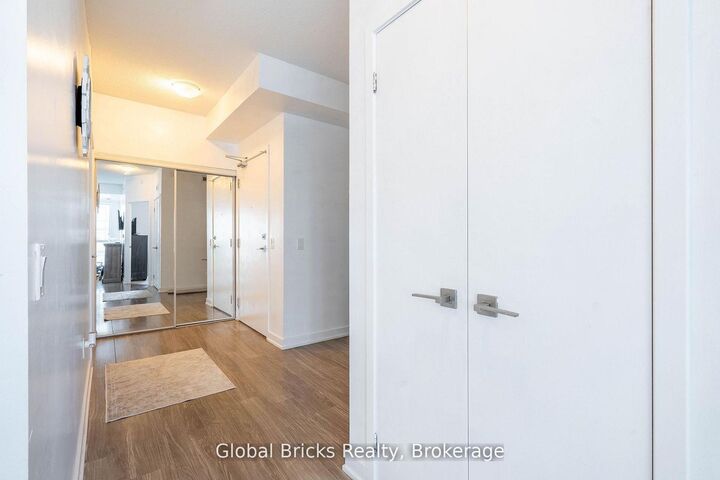 Property Photo: 4085 Parkside Village Drive 1405 ON L5B 0K9