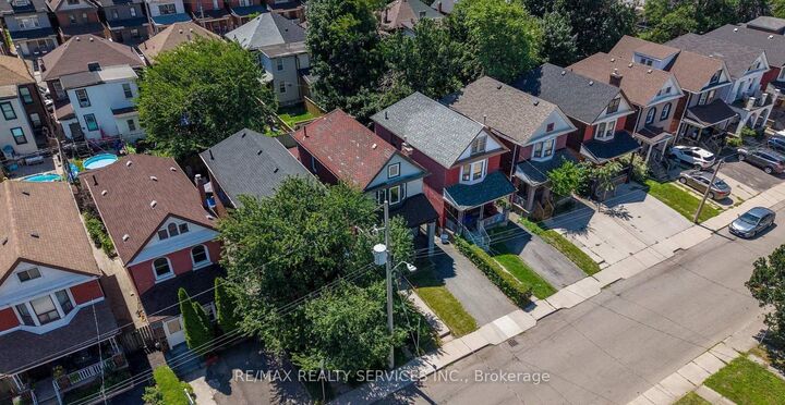 Property Photo:  20 Somerset Avenue  ON L8L 2L5 