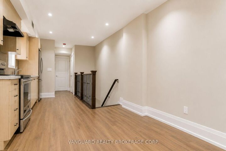 Property Photo:  170 Yarmouth Road 2nd Floor  ON M6G 1X4 