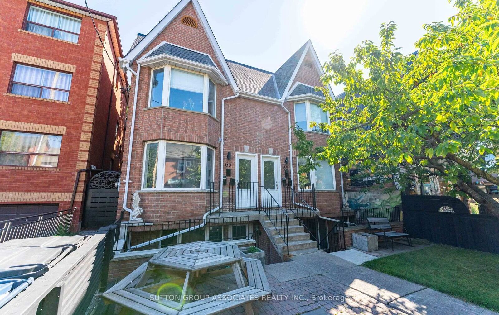 Property Photo:  63 Bellevue Avenue Lower  ON M5T 2N6 