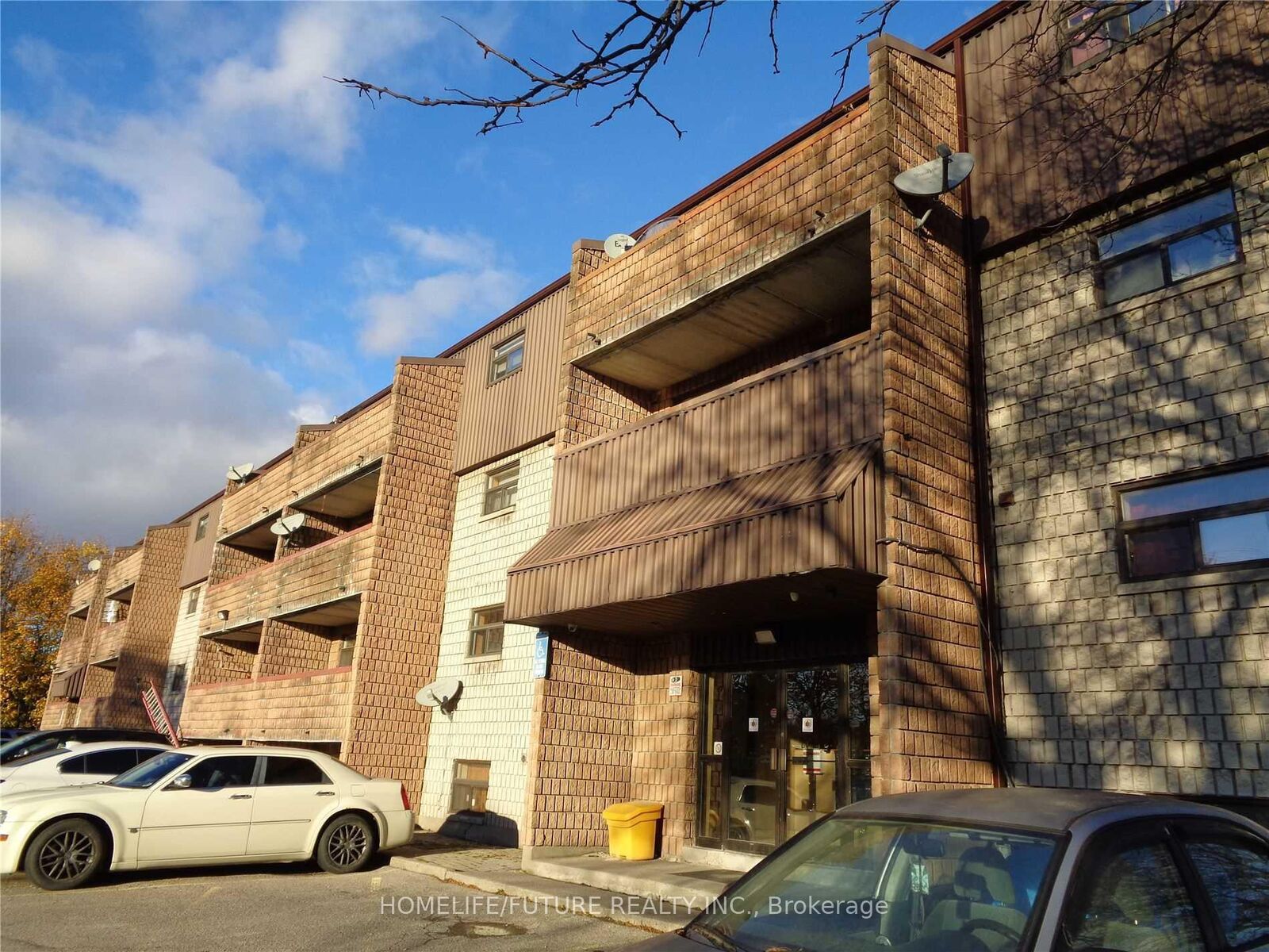 Property Photo:  560 Bloor Street E 405  ON L1H 3N2 