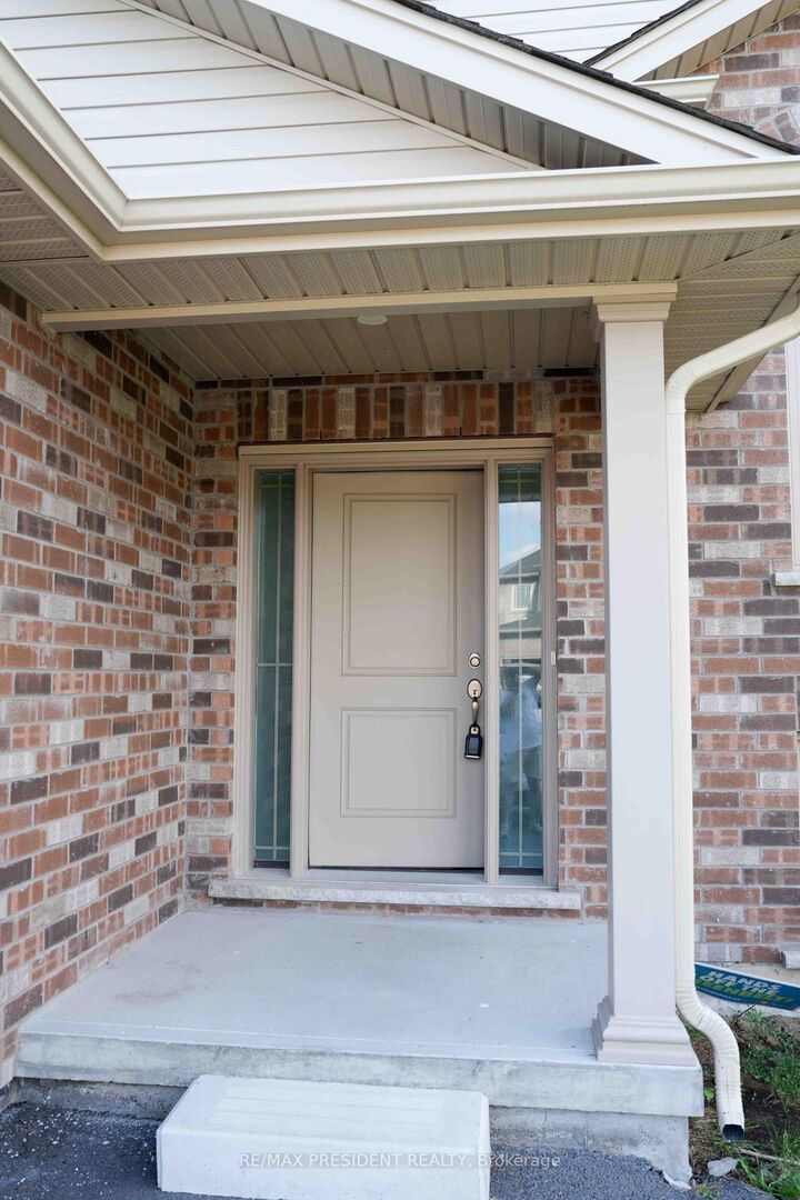 Property Photo:  7 Berkshire Drive  ON L2M 3Y3 