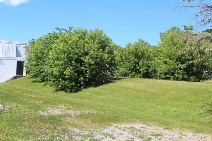 Property Photo:  182 Frederick Street  ON L4P 2J1 
