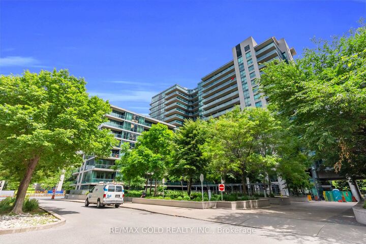 Property Photo: 209 Fort York Boulevard 1357 ON M5V 4A1