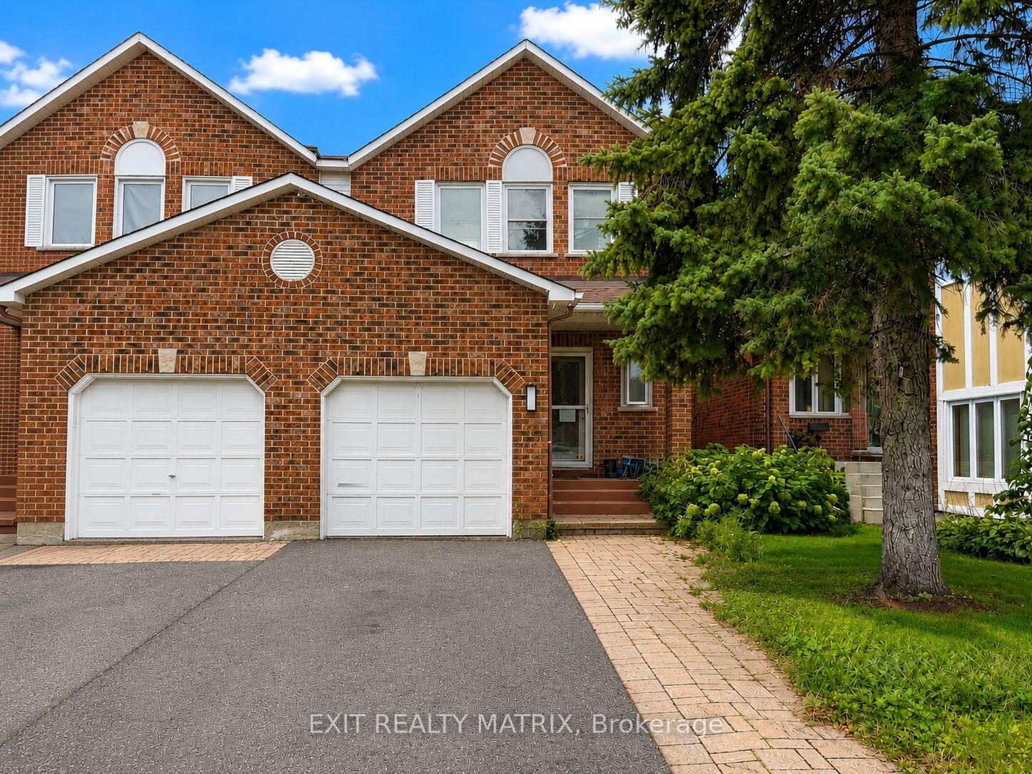 Property Photo:  67 Ashpark Crescent  ON K1T 3N7 