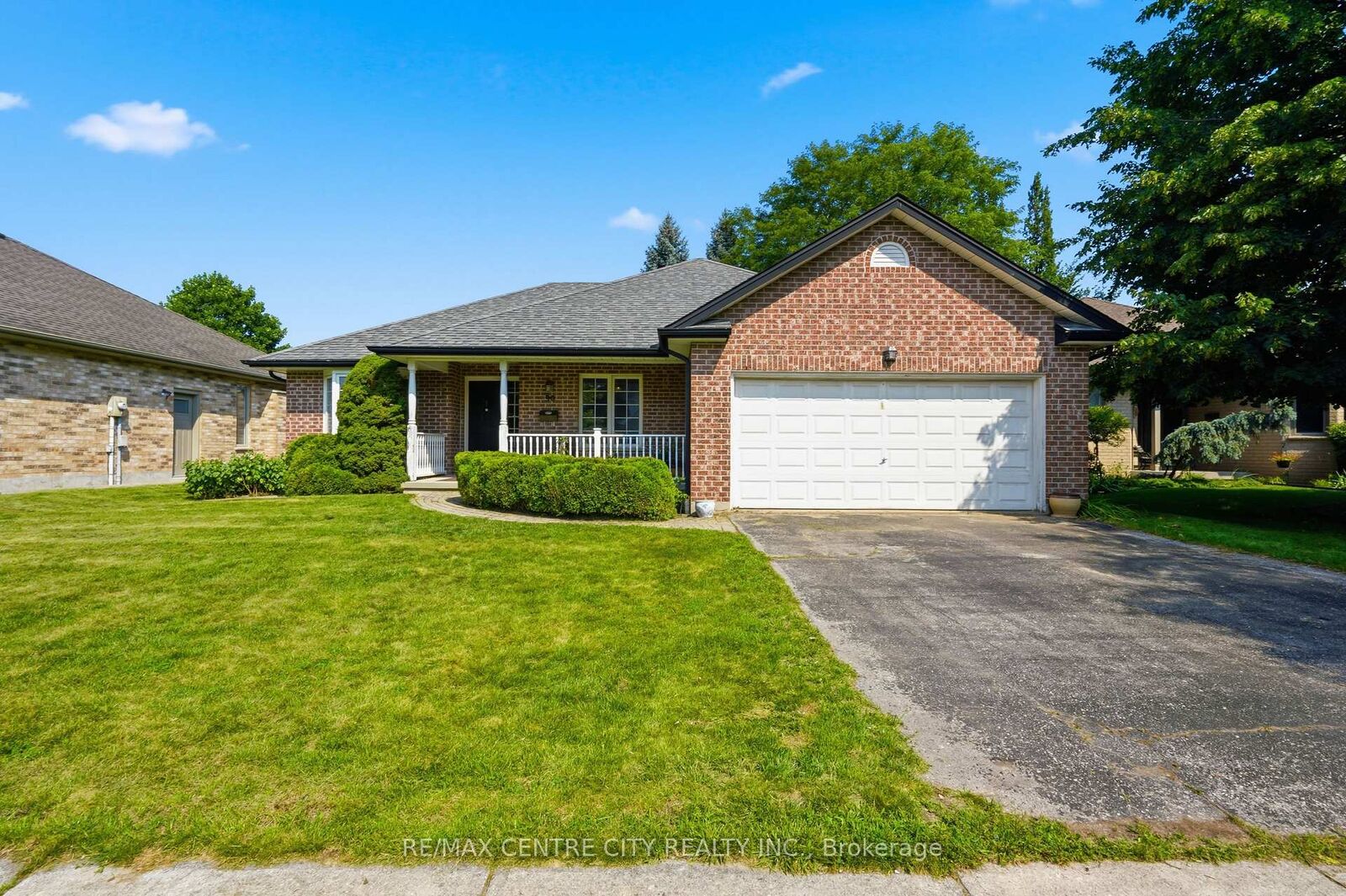 Property Photo:  90 Moraine Crescent  ON N6G 4Z1 