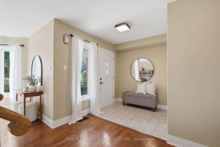 Property Photo:  6 Saddlebrook Court  ON L1E 2C5 