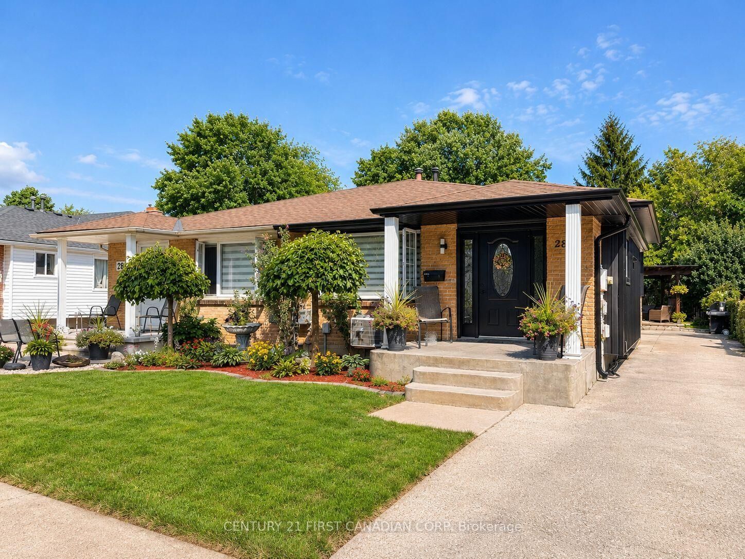 Property Photo:  28 Sasha Crescent  ON N6E 2M5 