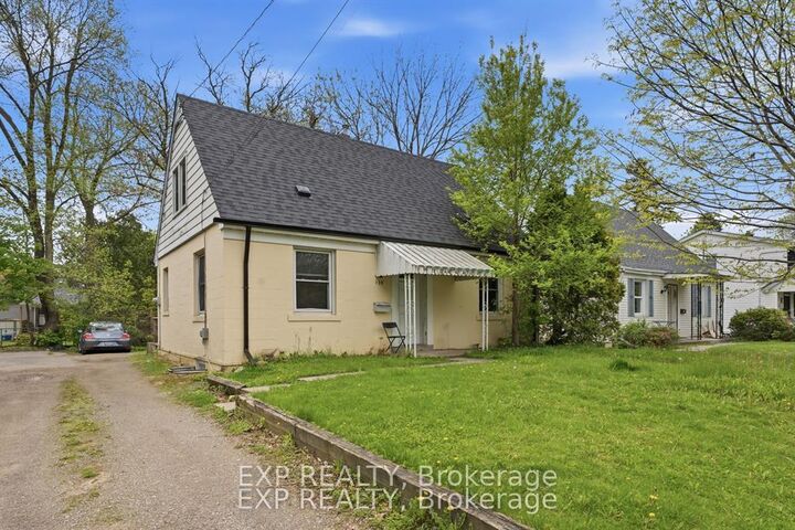 Property Photo: 139 Dalewood Avenue ON L8S 1Z3