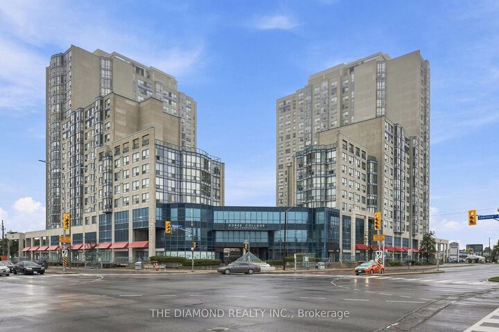 Property Photo: 2550 Lawrence Avenue E 816 ON M1P 4Z3