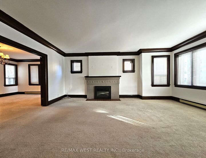 Property Photo:  10 Oriole Gardens Main  ON M4V 1V7 