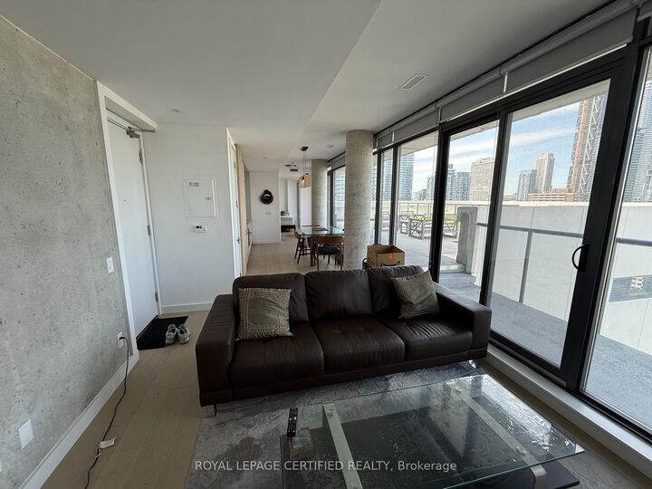 Property Photo: 81 Wellesley Street E 2305 ON M4Y 0C5