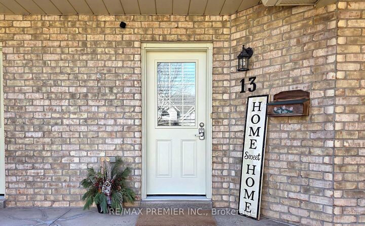 Property Photo:  9 Wentworth Drive 13  ON L3M 5H9 