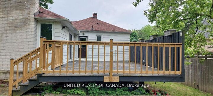 Property Photo:  126 Weldrick Road W Main  ON L4C 3V1 