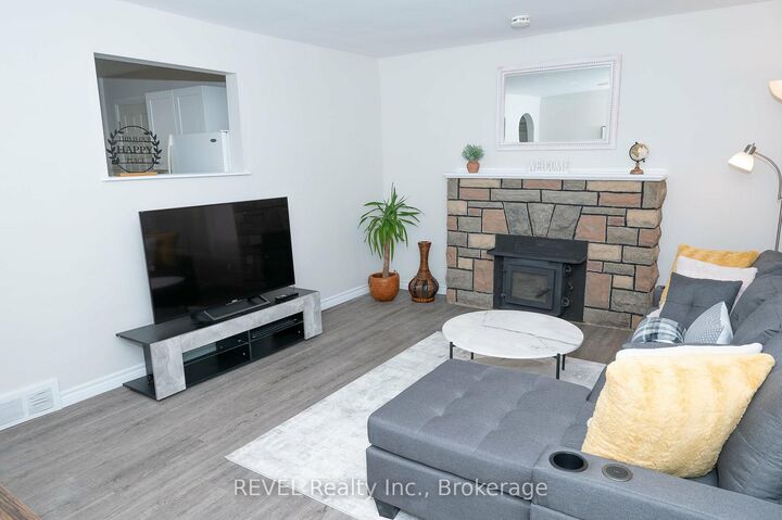 Property Photo:  6482 McLeod Road  ON L2G 3G1 