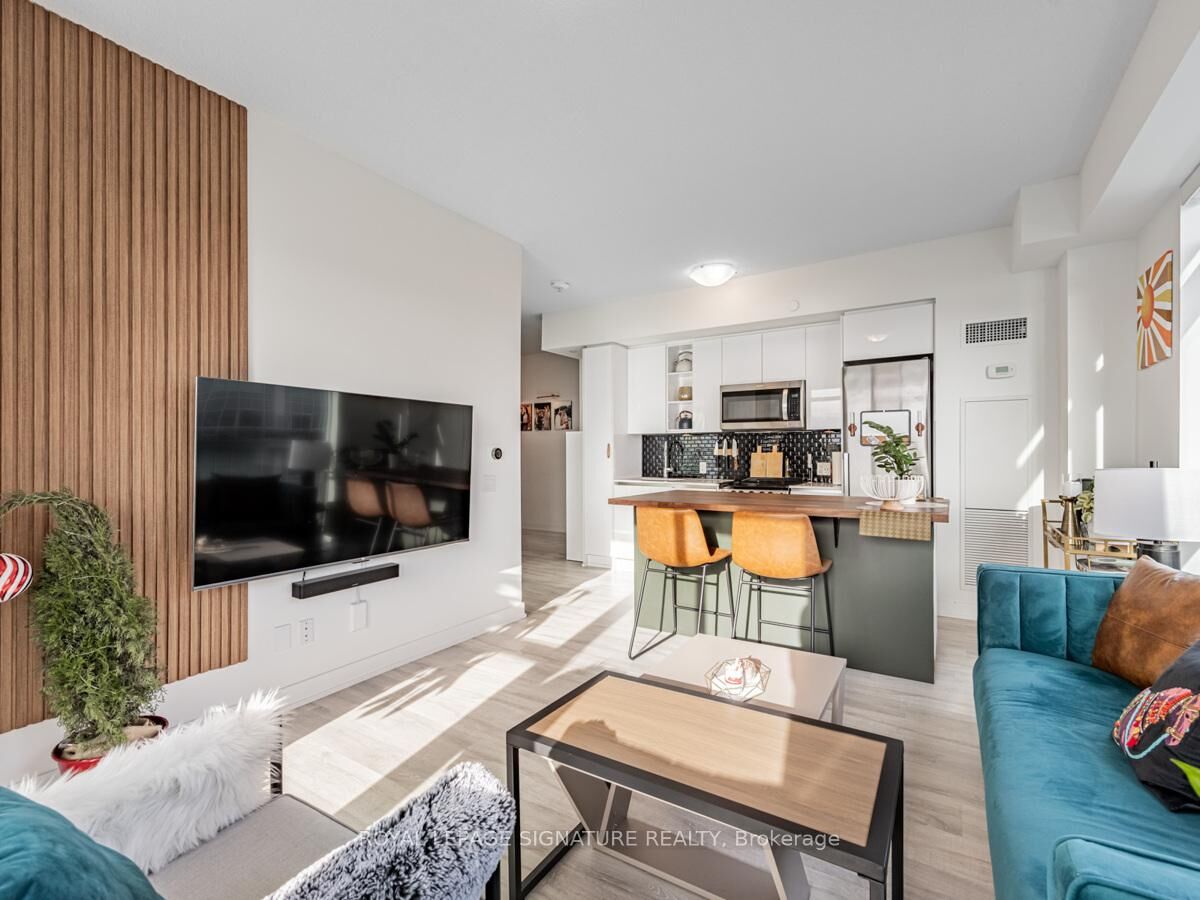 Property Photo:  251 Manitoba Street 2704  ON M8Y 0C7 