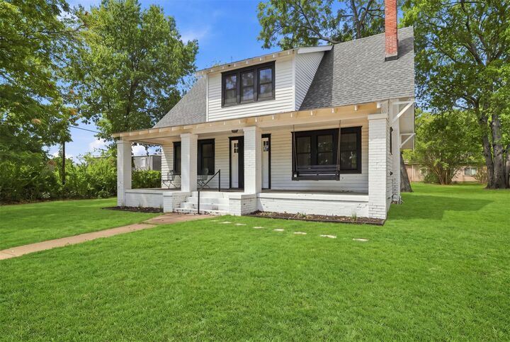 Property Photo:  1301 N 3rd  OK 74701 