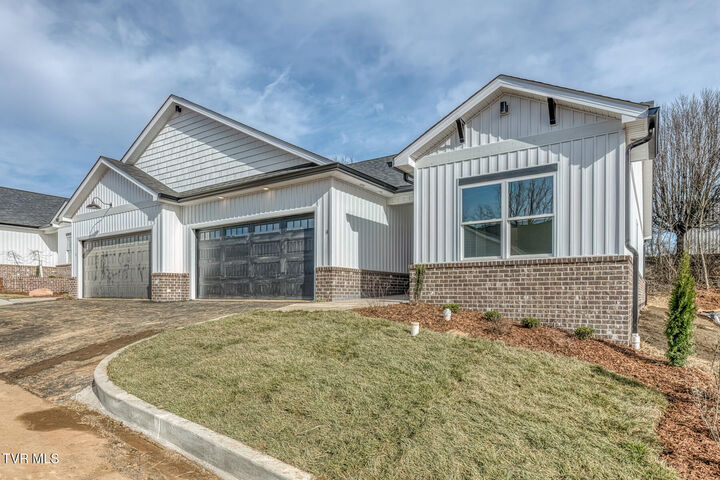 Property Photo:  106 Klm Drive Ste 13  TN 37615 