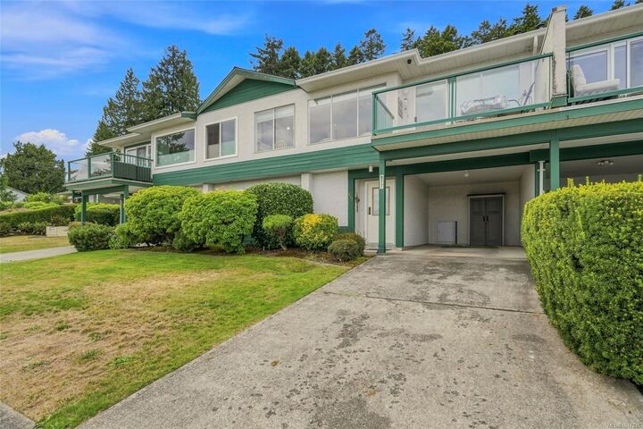 Property Photo:  977 Highview Terr  BC V9R 6K5 