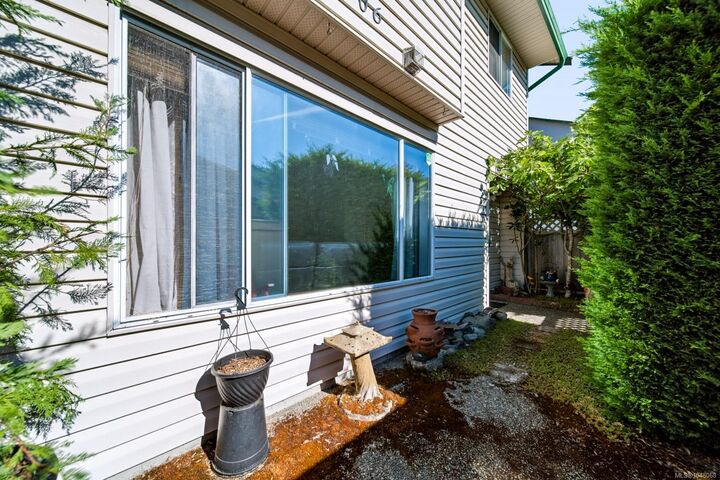 Property Photo:  1906 Bowen Rd #6  BC V9S 5S6 