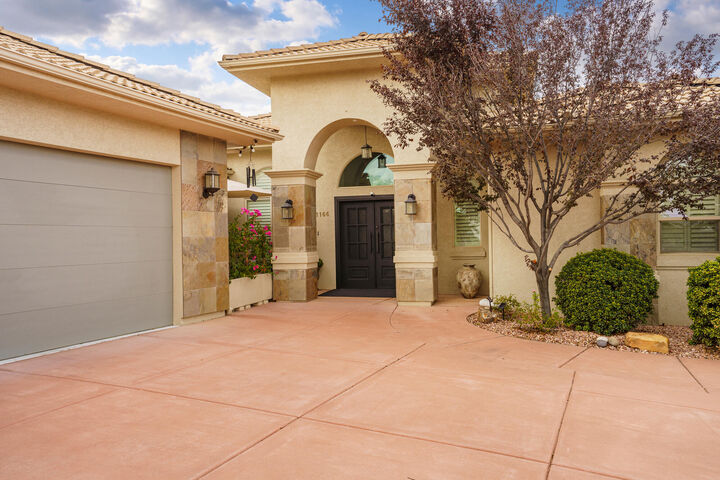 Property Photo: 1166 W Birchwood Dr UT 84780