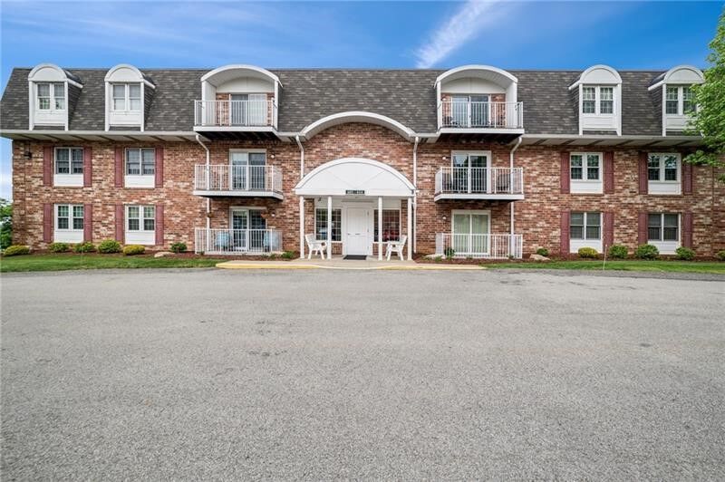 Property Photo: 601 Clubhouse Dr PA 15301